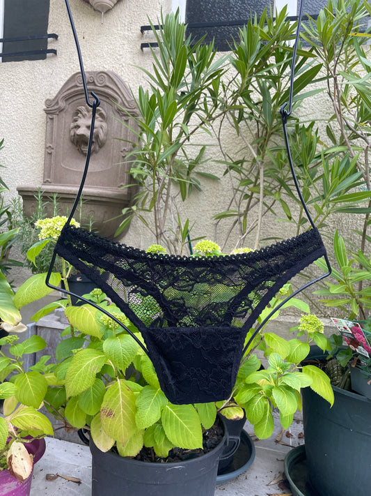 String Tuck Dentelle